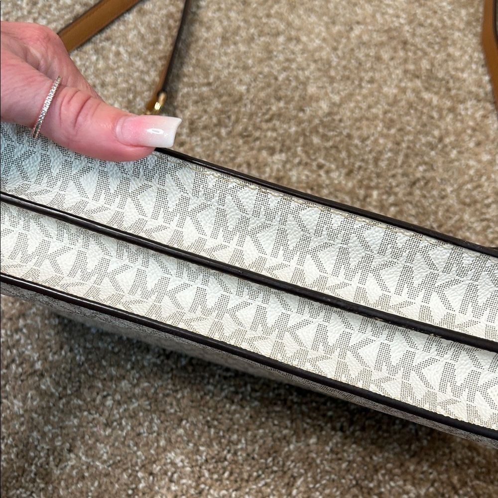 Michael Kors Cream and Tan Crossbody Bag with Gold Chain signature monogram - Picture 8 of 13